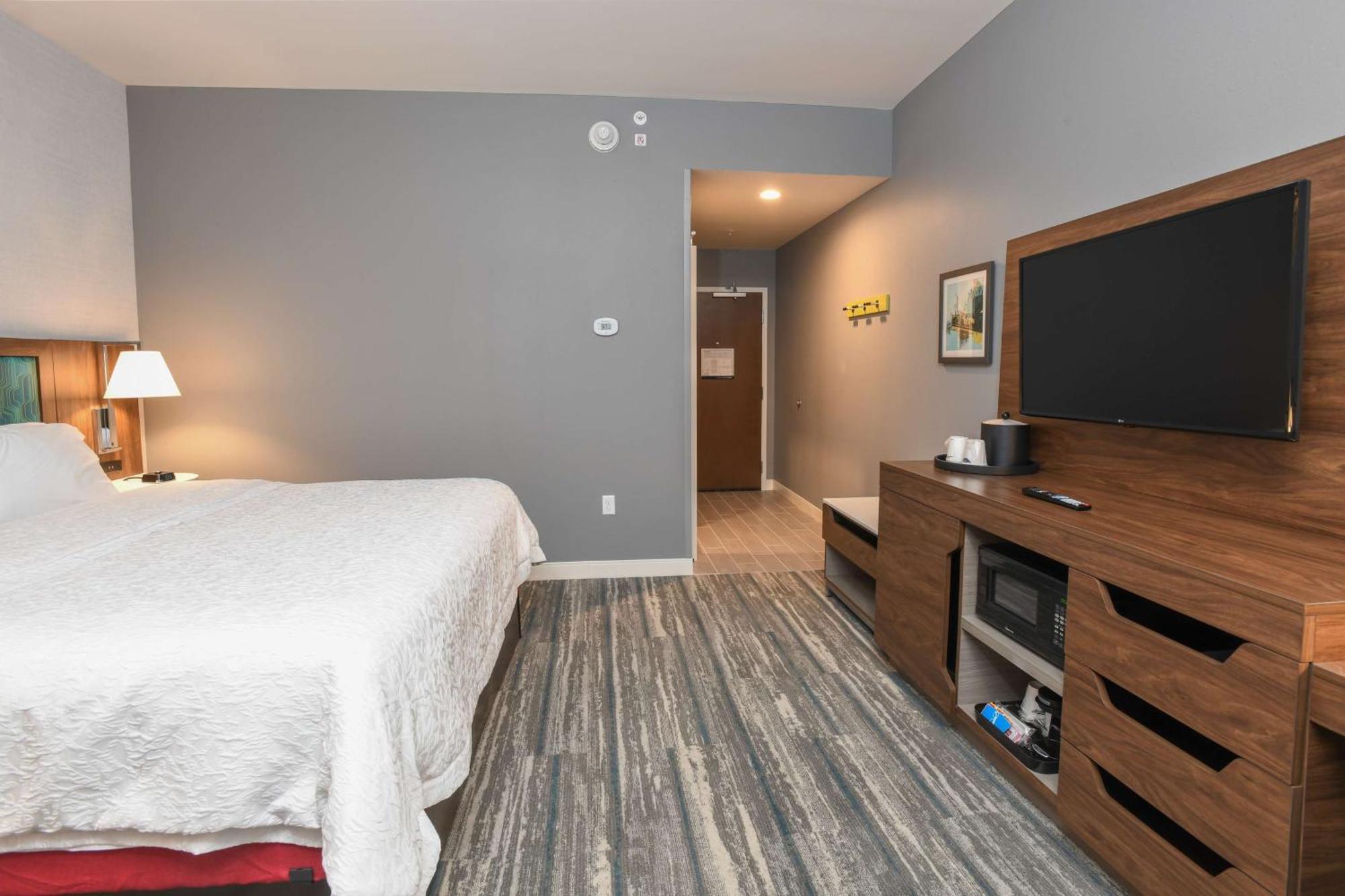 Hampton Inn & Suites Cincinnati Liberty Township West Chester Exterior photo