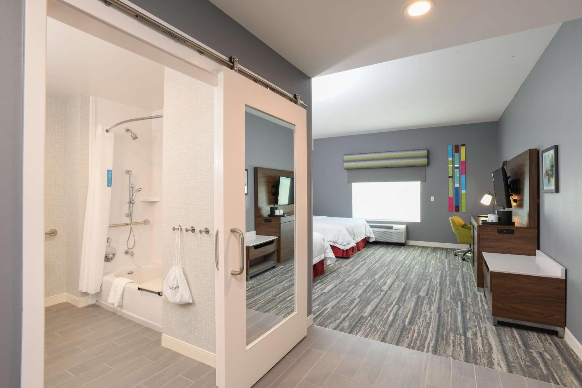 Hampton Inn & Suites Cincinnati Liberty Township West Chester Exterior photo