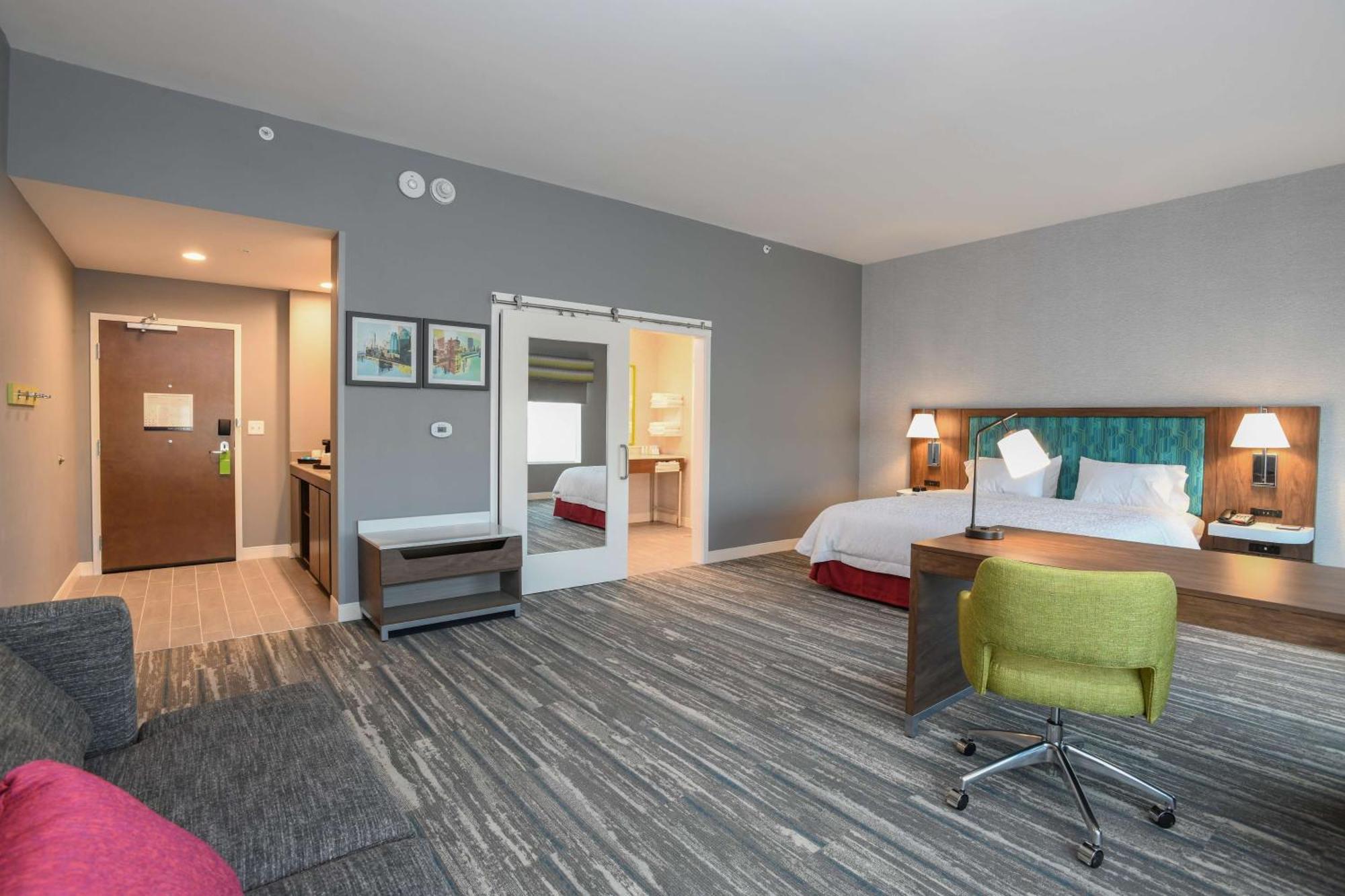Hampton Inn & Suites Cincinnati Liberty Township West Chester Exterior photo