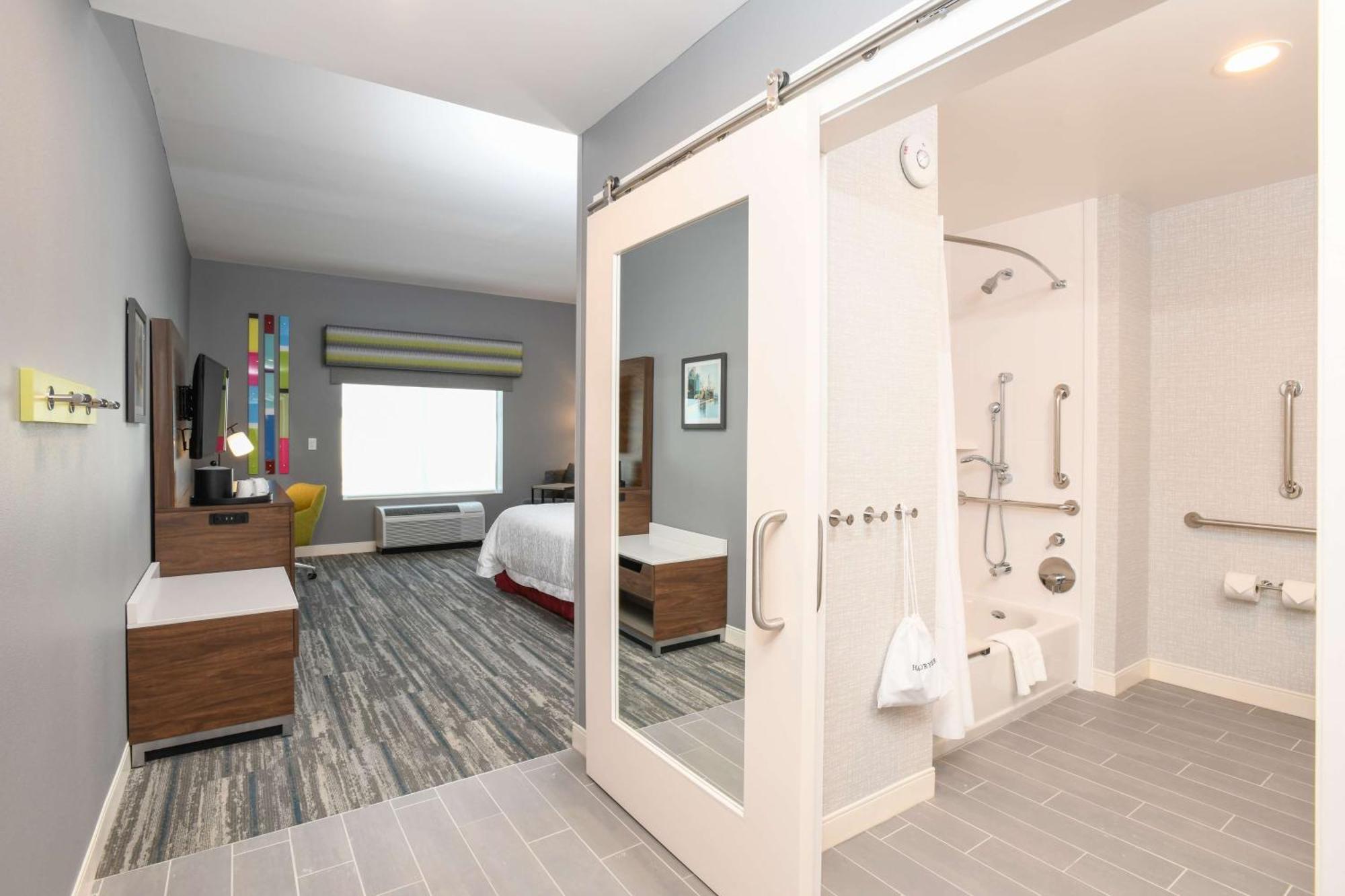 Hampton Inn & Suites Cincinnati Liberty Township West Chester Exterior photo